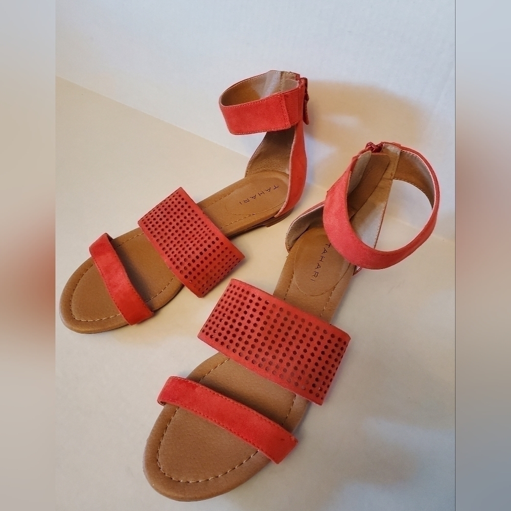Tahari dance coral suede gladiator sandals in size 9.‎ E